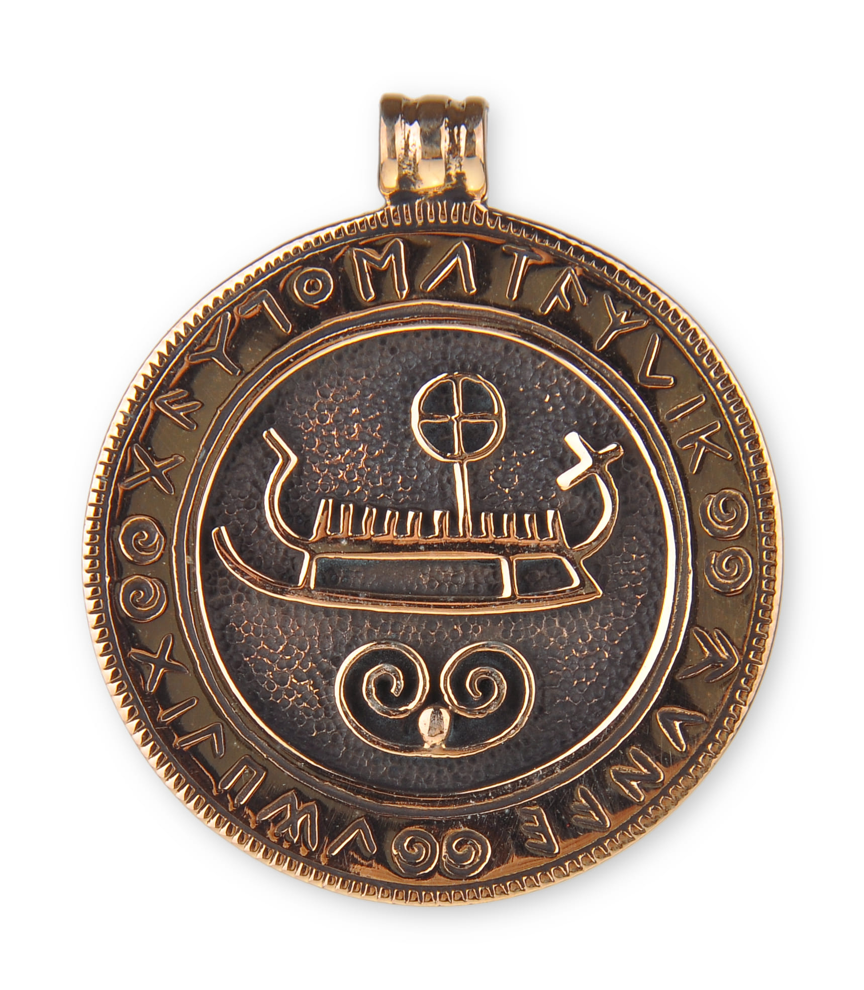 Bronzový amulet Vikingská loď s runami