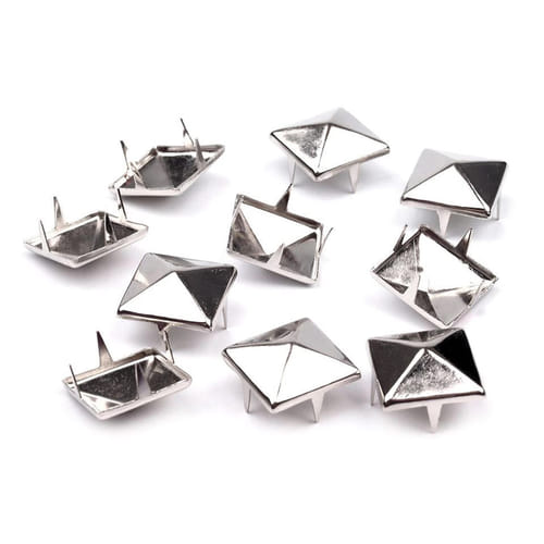Levně Cvočky na oblečení pyramida (10 ks)