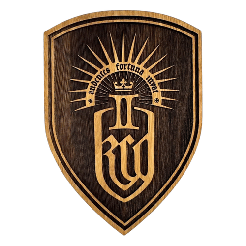 Drevený stenový štít - Kráľovstvo príchod: Divinky 2 Drevený stenový štít - Kráľovstvo príchod: Divinky 2