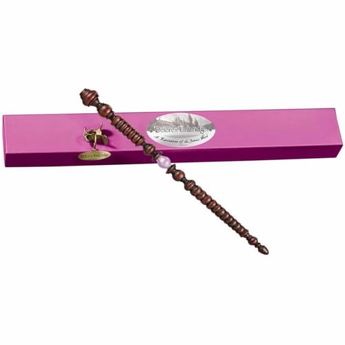 Prútik Dolores Umbridgeovej s krabičkou od Ollivandera Prútik Dolores Umbridgeovej s krabičkou od Ollivandera