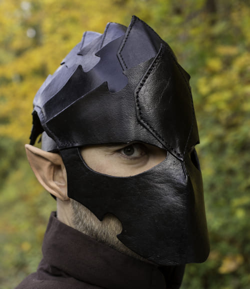 Kožená helma Assasin, barva černá