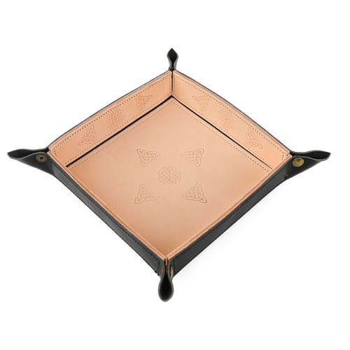 Kožená podložka na hádzanie kociek s motívom Kožená podložka na hádzanie kociek s motívom