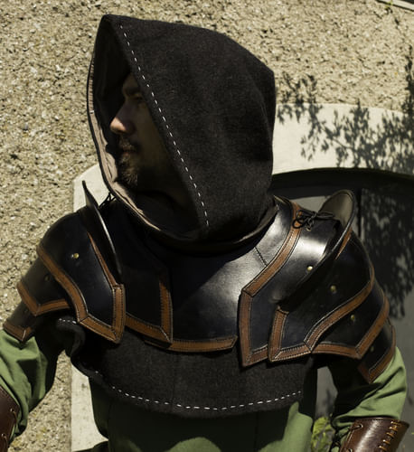 Kožený chránič ramien a krku Kožený chránič ramien a krku