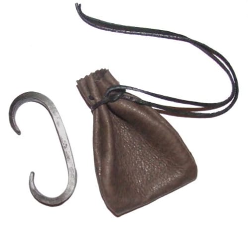 Kresadlo v koženom vačku Kresadlo v koženom vačku