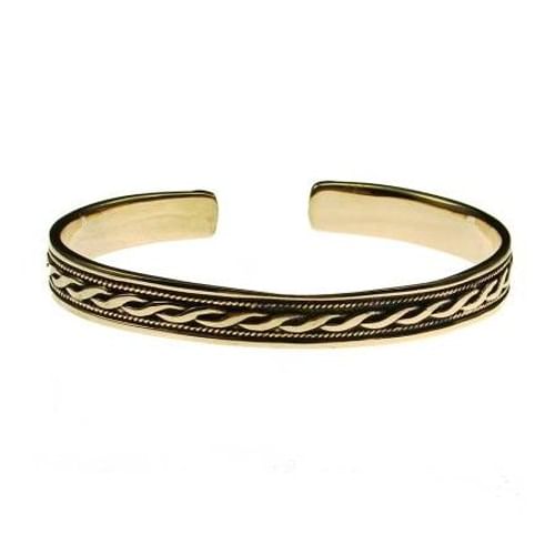 Náramok so splietaným vzorom Náramok so splietaným vzorom