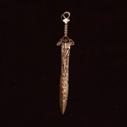 Zdobený meč s príveskom Zdobený meč s príveskom