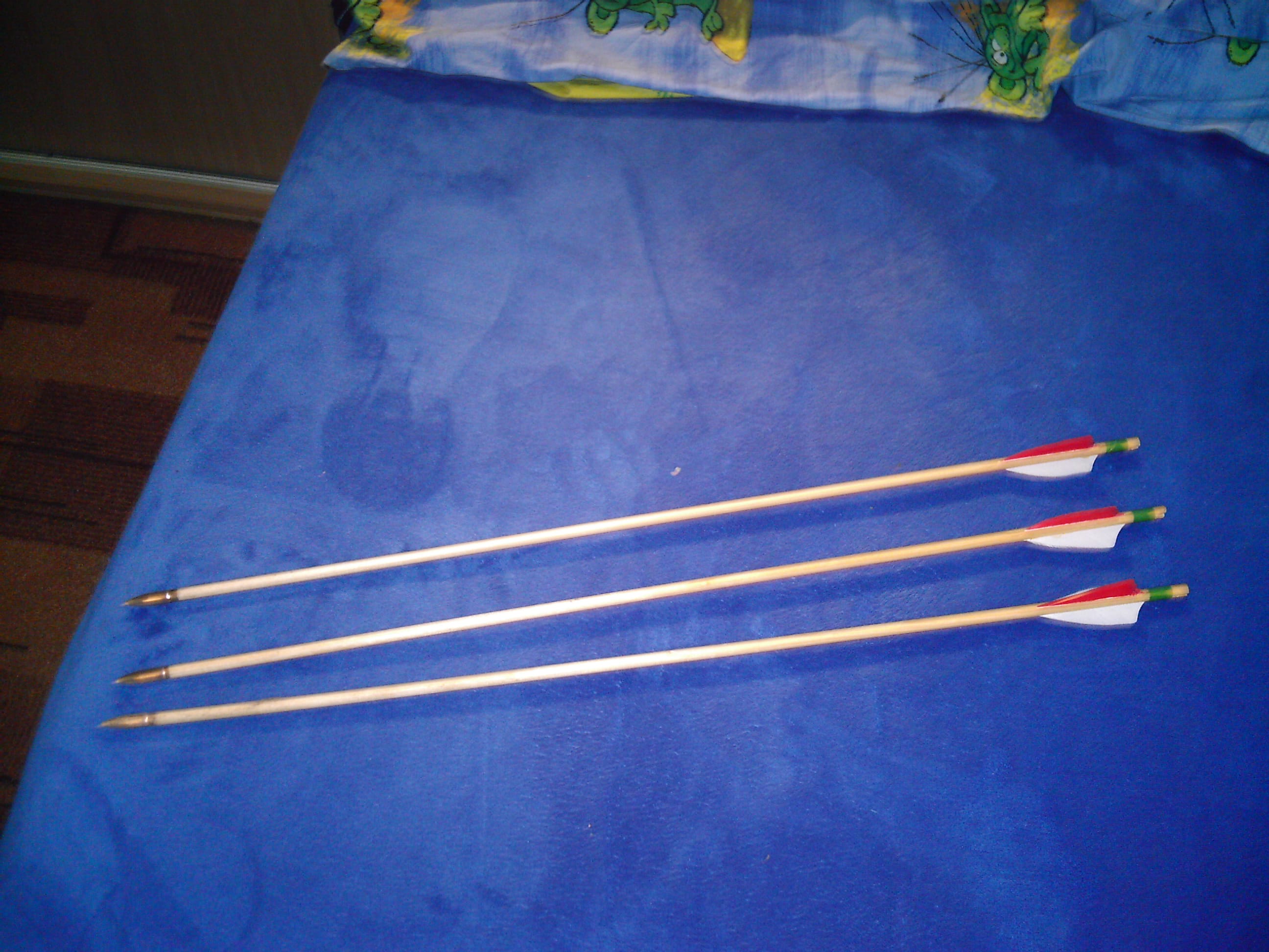 Šíp dřevěný - péřové letky