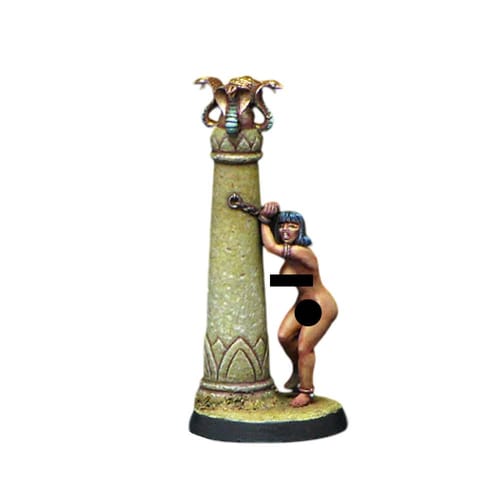 Levně RPG figurka - Žena u sloupu v řetězech (obnažená)