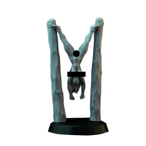 RPG Figurka - žena visí hlavou nadol (exponovaná) RPG Figurka - žena visí hlavou nadol (exponovaná)