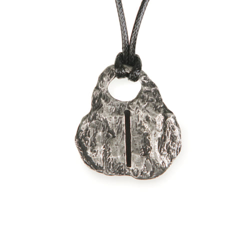Runový amulet Isa