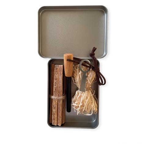 Sada na založenie ohňa s kresadlom Sada na založenie ohňa s kresadlom