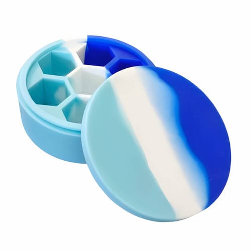 Levně Silikonové pouzdro na kostky - modro-bílá